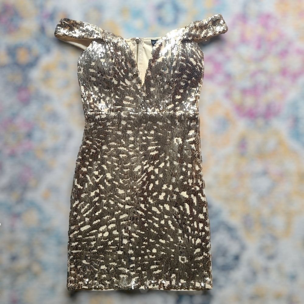 Windsor Gold Sequin Off-Shoulder Bodycon Dress Small